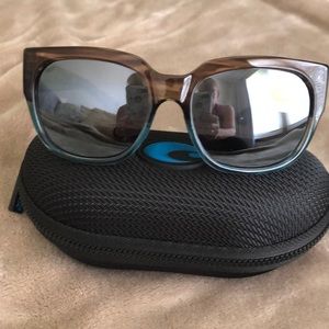 Woman’s sunglasses